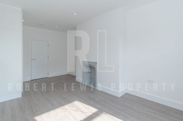 Elegant One-Bedroom Apartment on Doughty Street, Bloomsbury WC1N 2AA - Photo 1