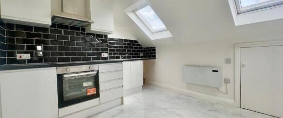 Crowborough Road, LONDON - Photo 1