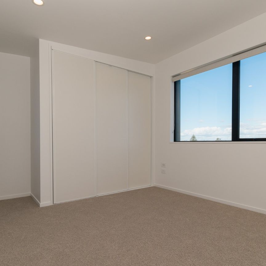 3 bedroom Mt Wellington - Photo 1