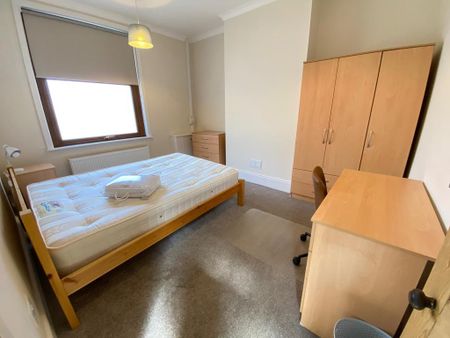 3 bedroom end of terrace house to rent - Photo 5