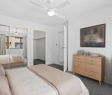 Renovated Split-Level Apartment with Tandem Garage *Water bills inc... - Photo 5