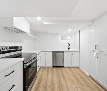 For Lease - 6 Corbett Crescent, Aurora, Ontario - Photo 1