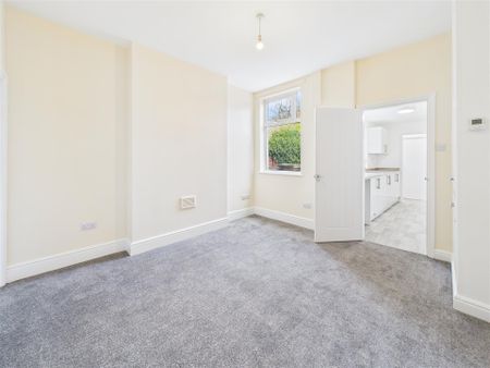 3 bedroom End of terrace house to rent - Photo 2