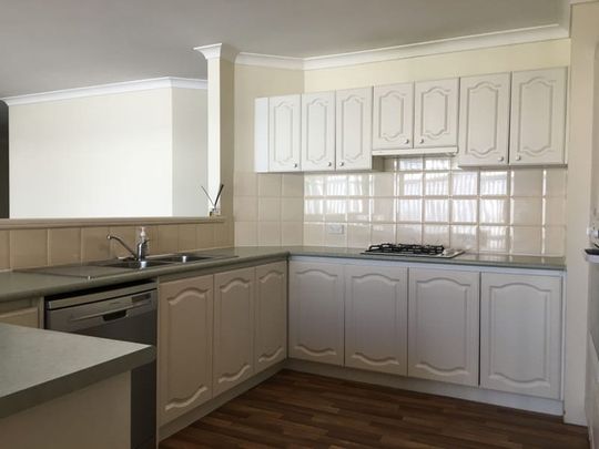 Spacious Family Living with Room for Everyone&excl; - Photo 1