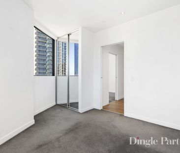 2-BED 1-BATH, NOT FURNISHED. - Photo 4