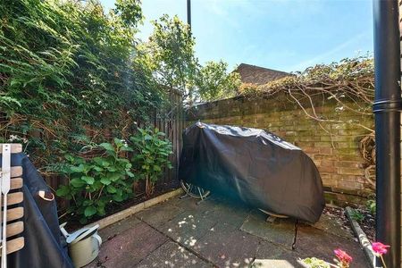 Kennet Close, London, SW11 - Photo 4