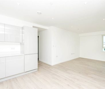 A large three-bedroom apartment finished to a high specification an... - Photo 5