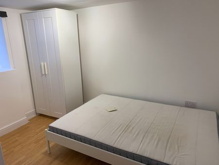 2 Bed Flat, William Street, RG1 - Photo 5