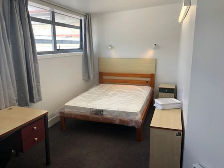 CITY CENTRE. 3 BEDROOM - Photo 2