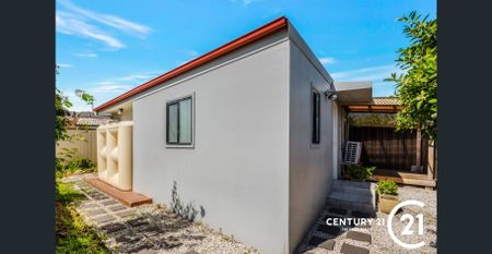 Hurry! This Won't Last Long! - Photo 2