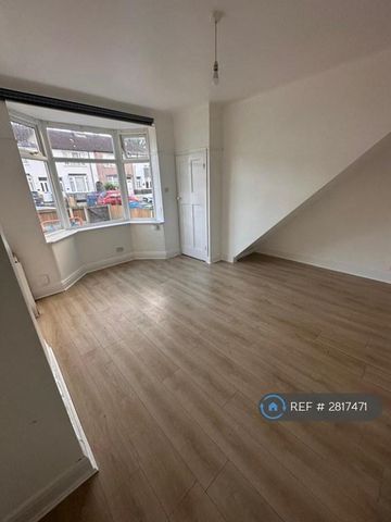 3 bedroom end of terrace house to rent - Photo 3