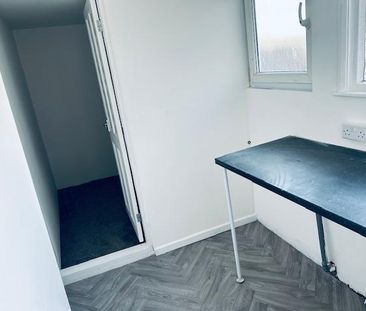 3 bedroom terraced house to rent - Photo 6