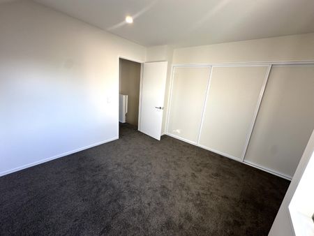 57 Bampton, Burwood - Photo 3