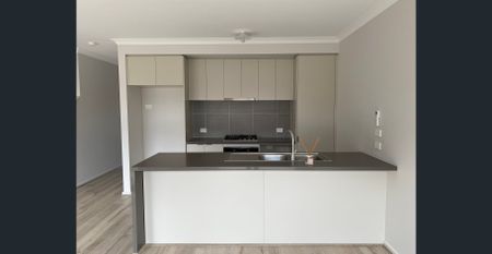 NEAR NEW 3 BEDROOM TOWNHOUSE IN OFFICER - Photo 3