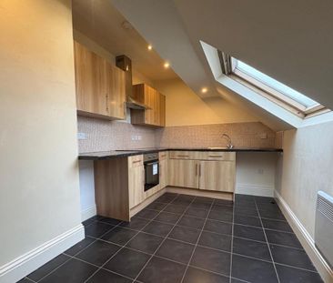 2 bedroom flat to rent - Photo 2