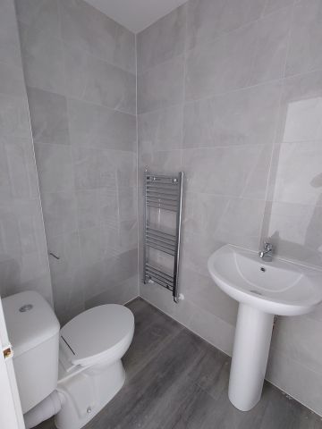 2 Bed Flat, Swindon Close, IG3 - Photo 4