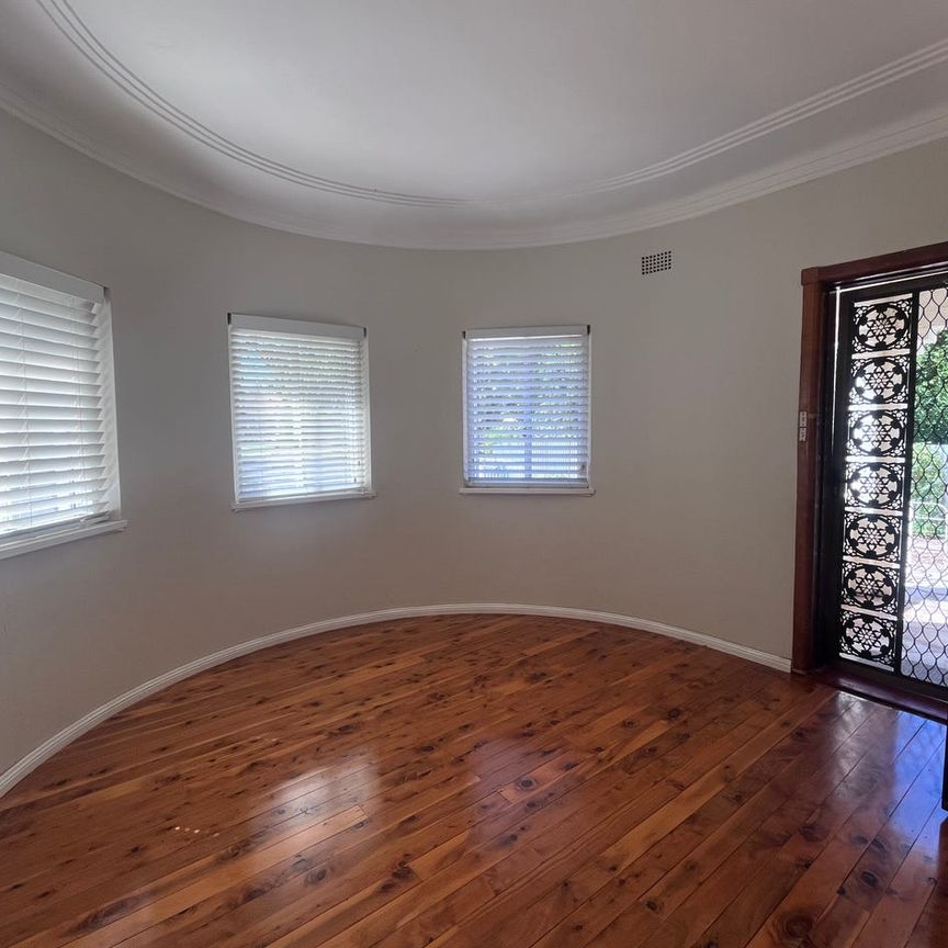 FULLY FURNISHED 3 BEDROOMS - Photo 1