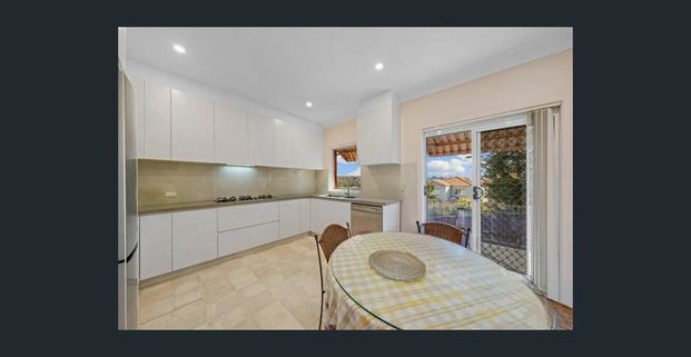 Expansive Family Haven with Stunning Harbour Views & Multi-Generational Living - Photo 1