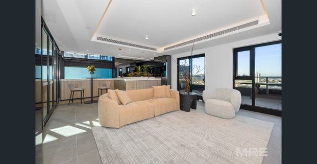 Furnished Southbank living with panoramic views - Photo 1