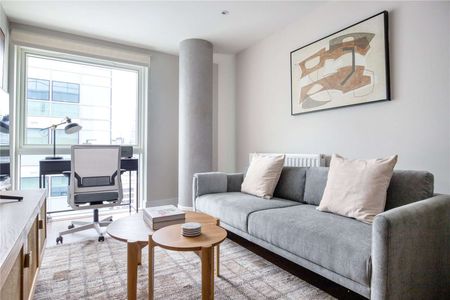 Located within One Commercial Street, this twentieth floor, one bedroom apartment is presented in an immaculate condition. - Photo 3