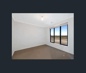 Spacious Family Living in the Heart of Westbrook Estate - Photo 2