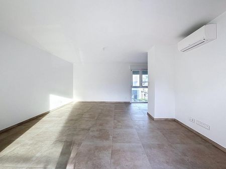 Location Appartement 3 pièces 67m² AJACCIO 20167 - Photo 3