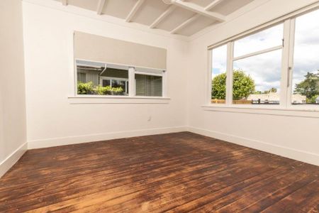 Old-world house - Photo 3