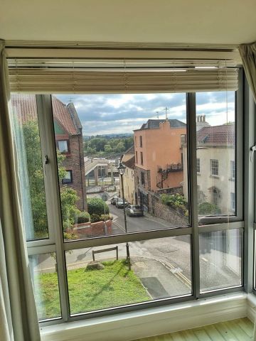 1 Bed Flat, Granby Hill, BS8 - Photo 4