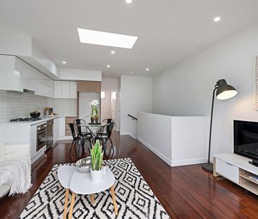 8/5 Queen Street, Essendon VIC 3040 - Photo 3