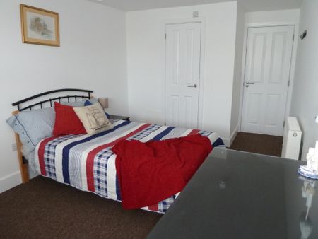1 bedroom in a house share to rent - Photo 2