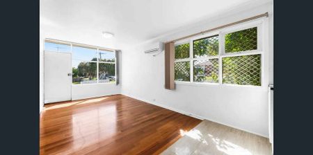 “Perfect Location!” - Photo 3