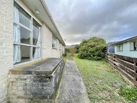 2 Bedroom Unit in Wainuiomata - Photo 3