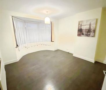 3 bedroom flat to rent - Photo 3