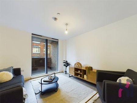 3 bedroom flat to rent - Photo 2