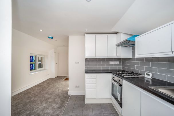 2 bedroom apartment to rent Theodore Road, SE13 - Photo 1