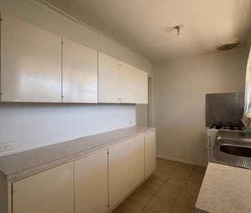 Cosy Home in a Convenient Bacchus Marsh Location - Photo 5