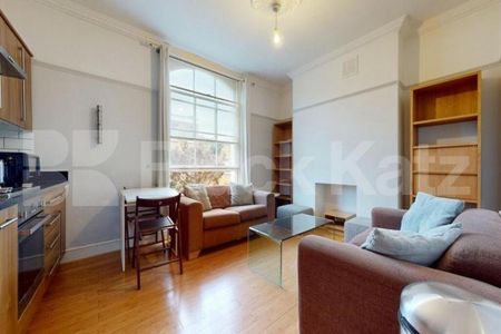 Stylish Split-Level 2-Bed Apartment with Two Baths on Kings Cross Road WC1X - Photo 3