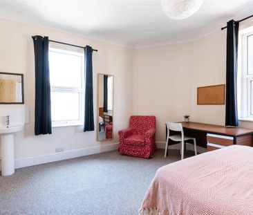 4 bedroom end of terrace house to rent - Photo 3