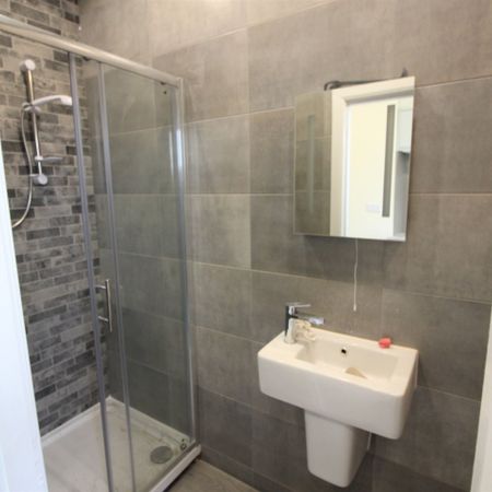 Studio Flat, High Street, SE25 - Photo 4