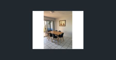 Water front apartment with great views to Fraser Island Perfect for Whale watching - Photo 3