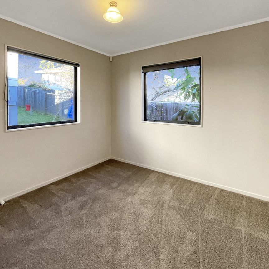 CLENDON PARK - Cute Small Home - Photo 1