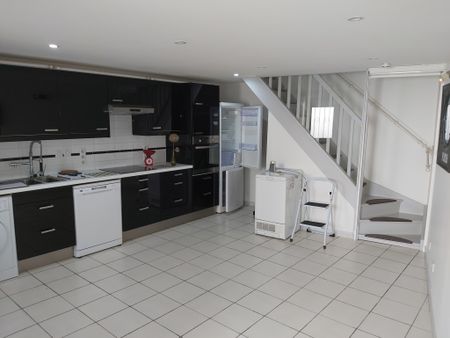 Location Maison 3 pièces 54m² LEZIGNAN CORBIERES 11200 - Photo 2