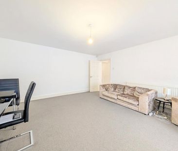 2 bedroom ground floor flat to rent - Photo 2