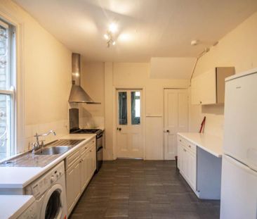 4 bedroom end of terrace house to rent - Photo 6