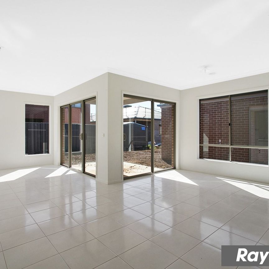 Family Living Made Easy in the Heart of Tarneit! - Photo 1