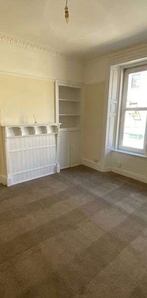 Flat to rent on - Photo 1
