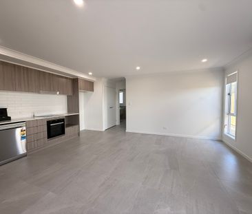 2/15 Kashmir Circuit, Greenbank QLD 4124 - House For Rent | Domain - Photo 6