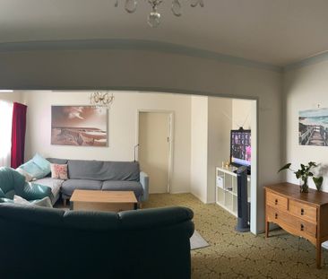 Croydon North - Photo 1