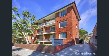 Two bedroom apartment in lifestyle location - Photo 5