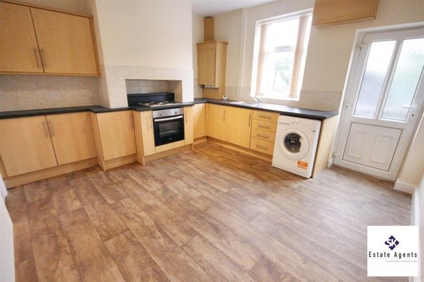 2 Bedroom House - End Terrace To Let - Photo 1